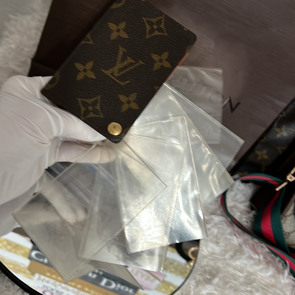 Louis Vuitton Monogram Card Case - Picture 6 of 13